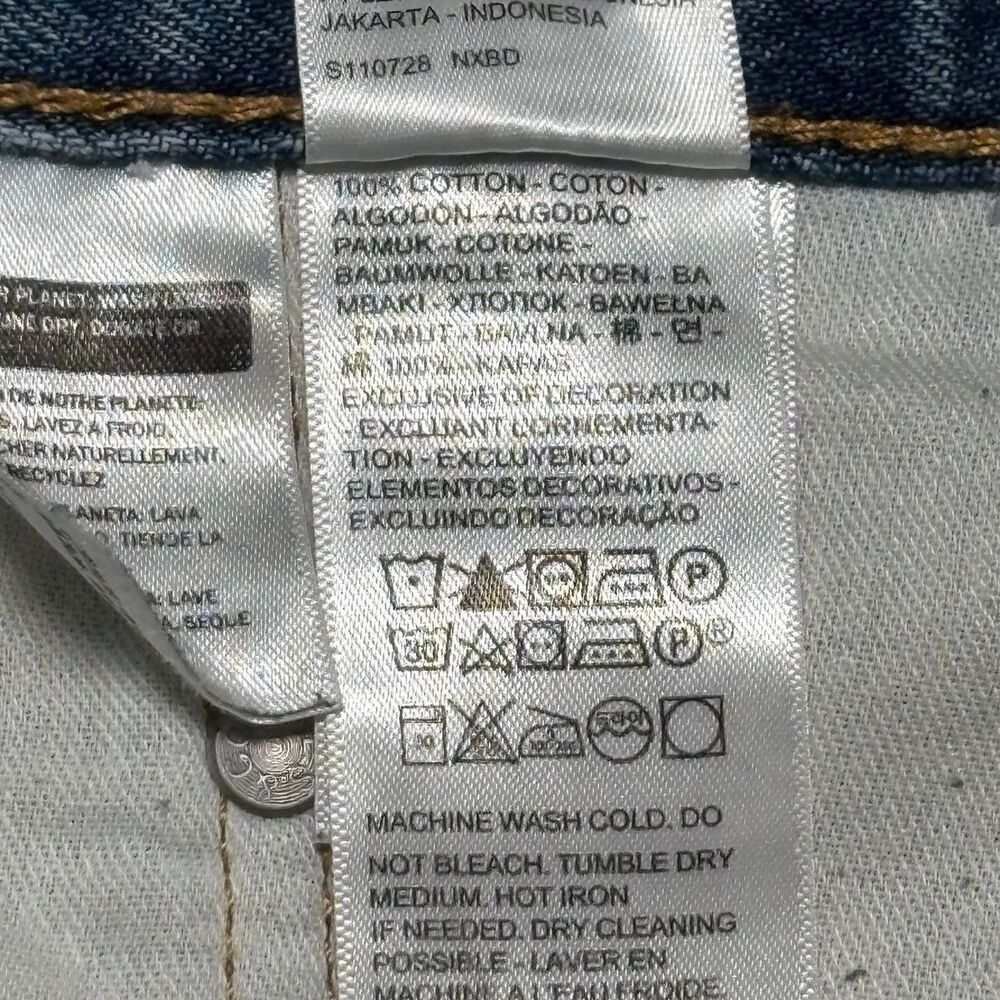 Levi's 550 '92 Early 2010s Reissue Light Wash Distressed Jeans 34x32 - Picture 9 of 11